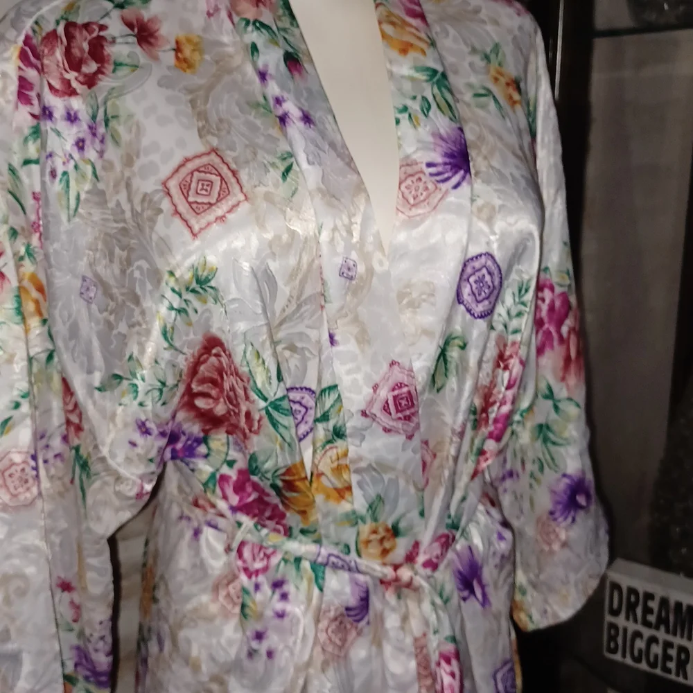 L.A. Intimates Robe - Picture 6 of 7